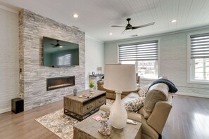 Interior - Walk to Downtown: Cozy Lenoir Apartment! (Lenoir)