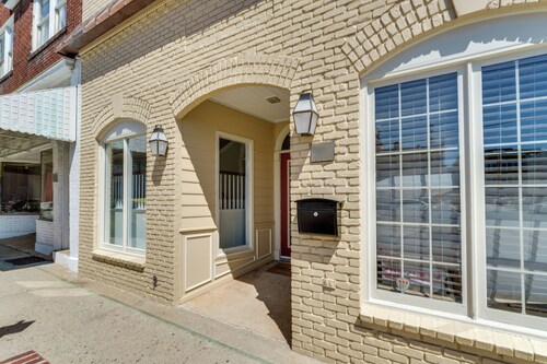 Walk to Downtown: Cozy Lenoir Apartment!