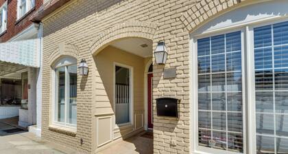 Walk to Downtown: Cozy Lenoir Apartment!