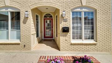 Apartment (2 Bedrooms) | Front of property