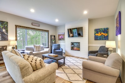 Gull Lake Resort Escape: Pool & Snowmobile Trails 度假村