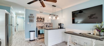 Pool & Direct Beach Access: Corpus Christi Escape