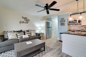 Apartment (1 Bedroom) | Interior - Pool & Direct Beach Access: Corpus Christi Escape (Corpus Christi)