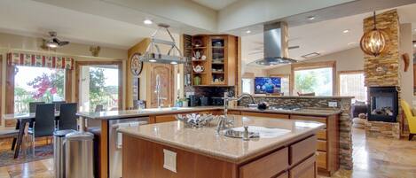 House (4 Bedrooms) | Interior