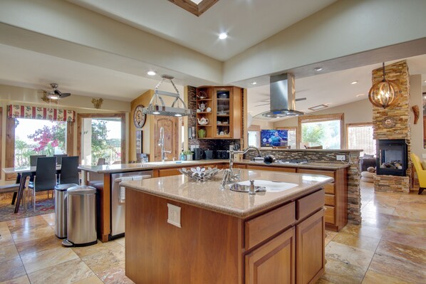 House (4 Bedrooms) | Interior