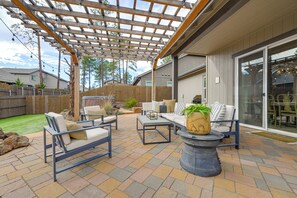 Interior - Hot Tub + Fire Pit: Modern Flagstaff Home (Flagstaff)
