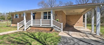 Greers Ferry Home w/ Yard, < 1 Mi to Marina!
