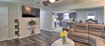 Greers Ferry Home w/ Yard, < 1 Mi to Marina!