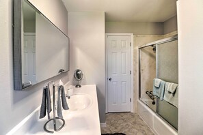 House (2 Bedrooms) | Interior - Greers Ferry Home w/ Yard, < 1 Mi to Marina! (Higden)