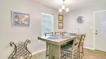 House (2 Bedrooms) | Interior