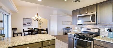 House (3 Bedrooms) | Interior