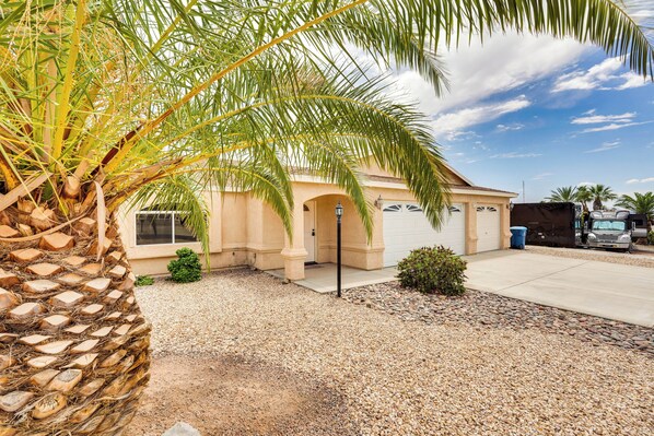 Interior - 4 Mi to Lake Access: Home w/ Lake & Mtn Views! (Lake Havasu City)