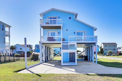 Oceanside Oak Island Getaway: For Families & Pets!