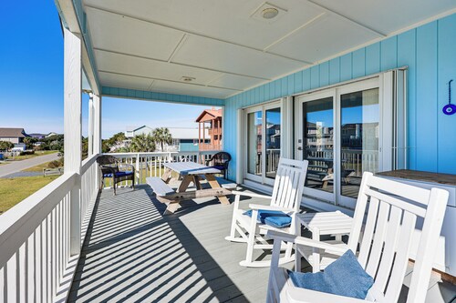 For Families & Pets! Oceanside Oak Island Getaway