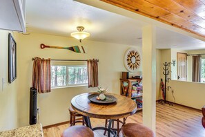 Interior - Large Yard w/ Fire Pit: Show Low Cabin (Show Low)