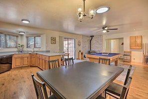 Interior - 32 Mi to Sunrise Park: White Mountain Retreat (Pinetop)