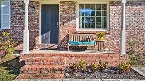 Terrace/patio - Bright & Cozy Charleston Home Near Downtown! (Charleston)