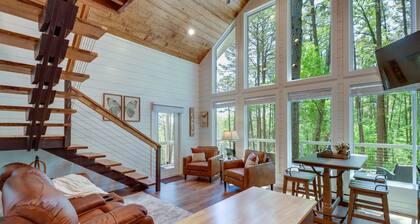 Greers Ferry Treehouse-style Cabin w/ Lake Access!