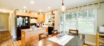'greystone' Creekside Cabin: Hike, Fish & Explore!