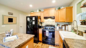 House (3 Bedrooms) | Interior