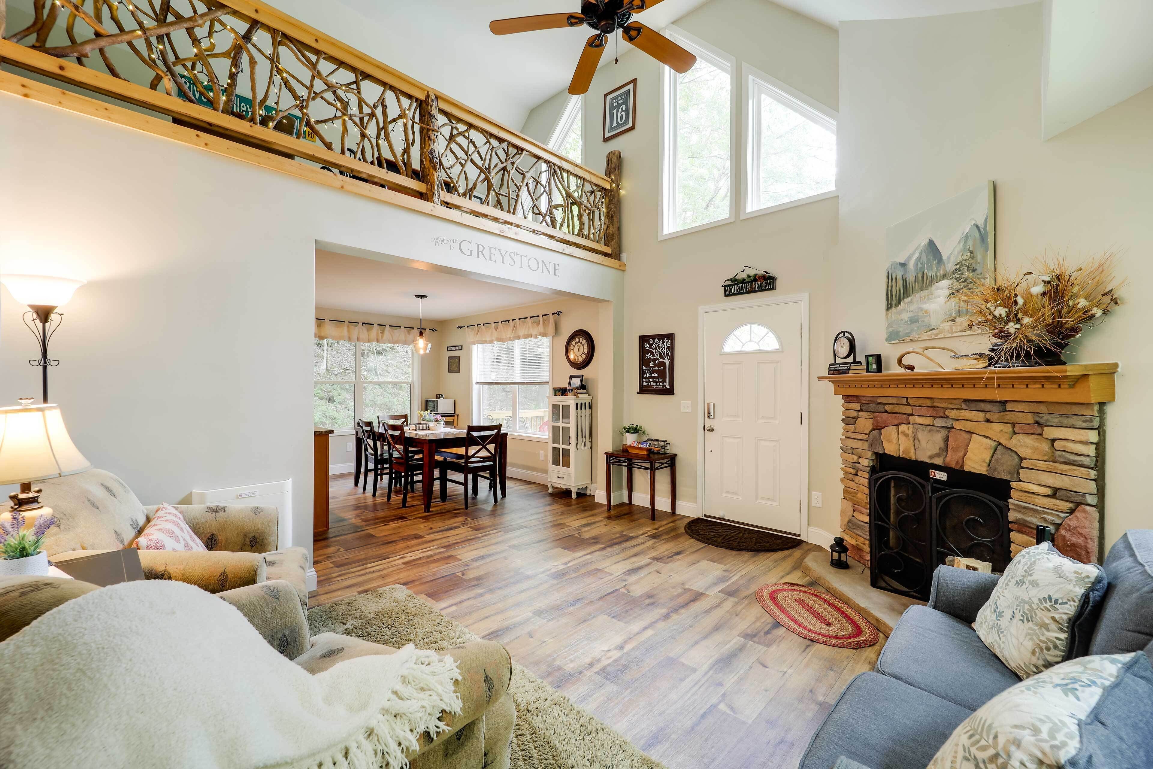 House (3 Bedrooms) | Living area | TV, video-game console, DVD player, books