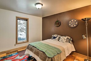Interior - Walk to Town & Coast: Anchorage Condo w/ Fireplace (Anchorage)