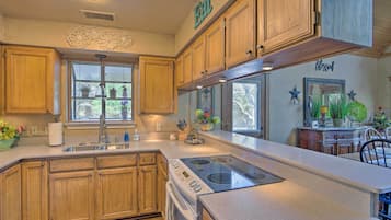 Rumah (4 Bedrooms) | Dapur pribadi | Microwave, oven, kompor, dan mesin pencuci piring