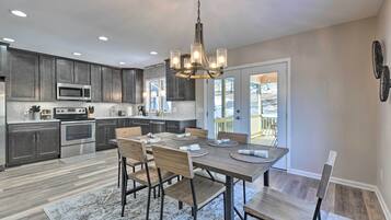 House (4 Bedrooms) | Interior