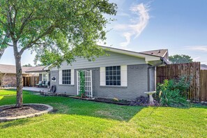 House (4 Bedrooms) | Interior - Texas Home w/ Yard: 2 Mi to Prairie Creek Park (Richardson)