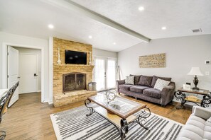 House (4 Bedrooms) | Interior