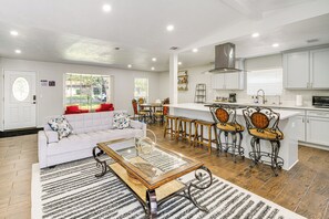 Interior - Texas Home w/ Yard: 2 Mi to Prairie Creek Park (Richardson)