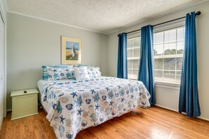 2 bedrooms, iron/ironing board, free cots/infant beds, bed sheets - Coastal Wilmington Vacation Rental ~ 5 Mi to Beach (Wilmington)