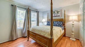 2 Schlafzimmer, Bügeleisen/Bügelbrett, kostenlose Babybetten, Bettwäsche