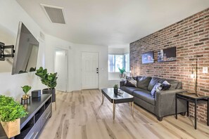 Apartment (2 Bedrooms) | Interior - 1 Mi to Dtwn Chandler: Townhome w/ Community Pool (Chandler)