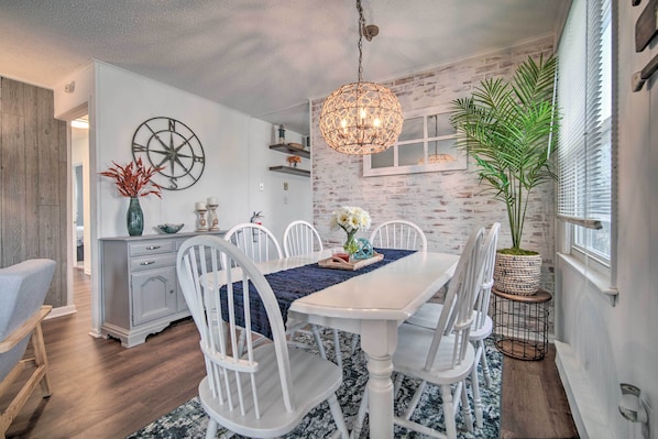 Apartment (3 Bedrooms) | Interior - Coastal Brigantine Retreat - Walk to Beach! (Brigantine)