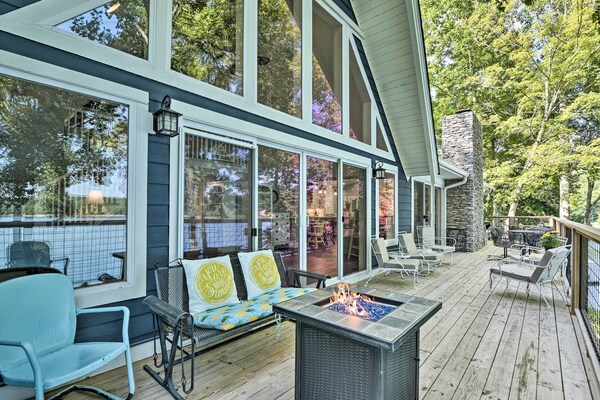Renovated Lakeside Home W/ Private Boat Dock! - Norris Lake, TN