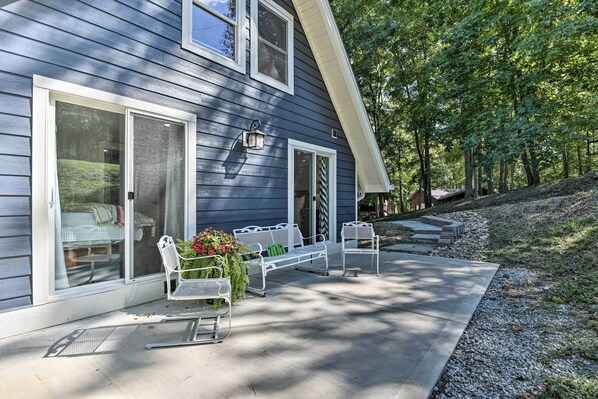 House (4 Bedrooms) | Interior - Renovated Lakeside Home w/ Private Boat Dock! (La Follette)