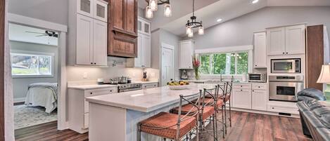 House (4 Bedrooms) | Interior