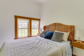 Apartment (2 Bedrooms) | 2 bedrooms, iron/ironing board, bed sheets - Quaint Goshen Apartment w/ Patio! (Goshen)