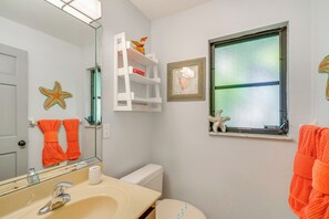 Interior - Canal-front Outdoor Space: Home in Cape Coral (Cape Coral)