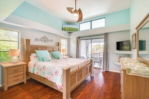 Villa (3 Bedrooms) | Interior - Canal-front Outdoor Space: Home in Cape Coral (Cape Coral)