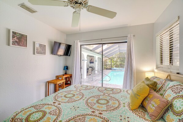 Interior - Canal-front Outdoor Space: Home in Cape Coral (Cape Coral)