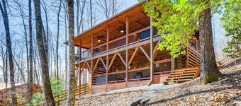 Hot Tub + Fire Pit: Dog-friendly Cabin in Murphy!