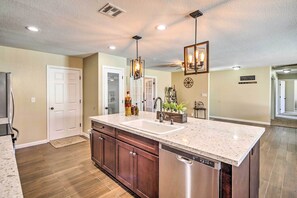 Interior - Lake Havasu Home w/ Pool, Near London Bridge! (Lake Havasu City)