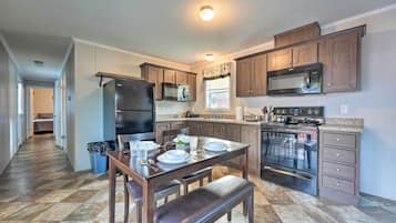 House (2 Bedrooms) | Interior