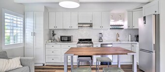 < 1 Mi to El Paseo: Cottage Oasis w/ Fire Pit