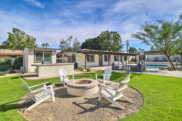 Interior - < 1 Mi to El Paseo: Cottage Oasis w/ Fire Pit (Palm Desert)