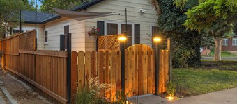 Ski & Hike: Cozy Dtwn Reno Studio w/ Fireplace