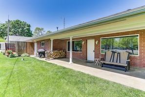 House (3 Bedrooms) | Interior - Indian Lake Vacation Rental w/ Fire Pit & Sauna (Lakeview)