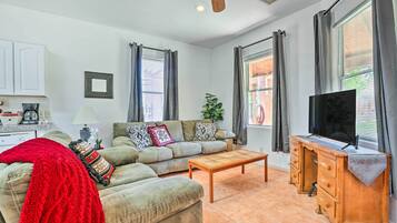 Apartment (2 Bedrooms) | Front of property